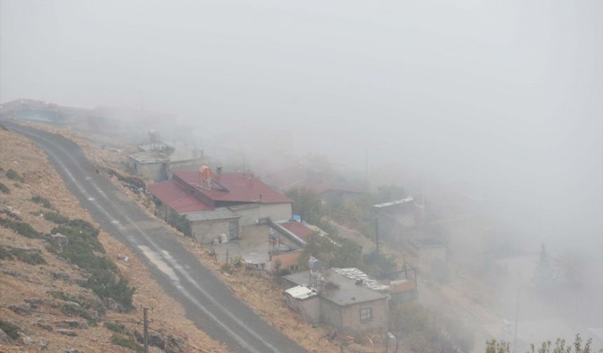 Kahramanmaraş'ta etkili olan sis sürücülere zor anlar yaşattı!