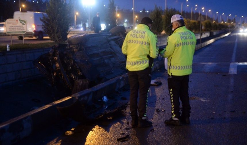 Kahramanmaraş'ta hafif ticari araçla otomobilin çarpışması sonucu 4 kişi yaralandı!