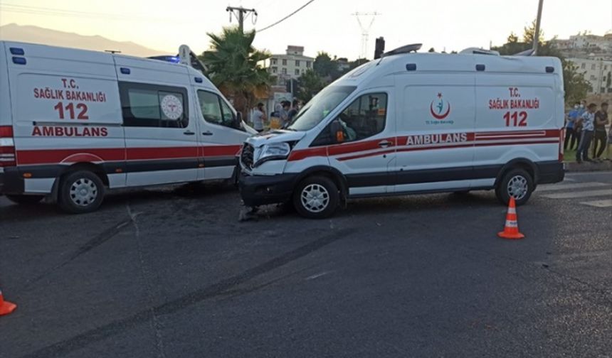 Kahramanmaraş'ta ambulansla otomobil çarpıştı: 1 ölü 3 yaralı