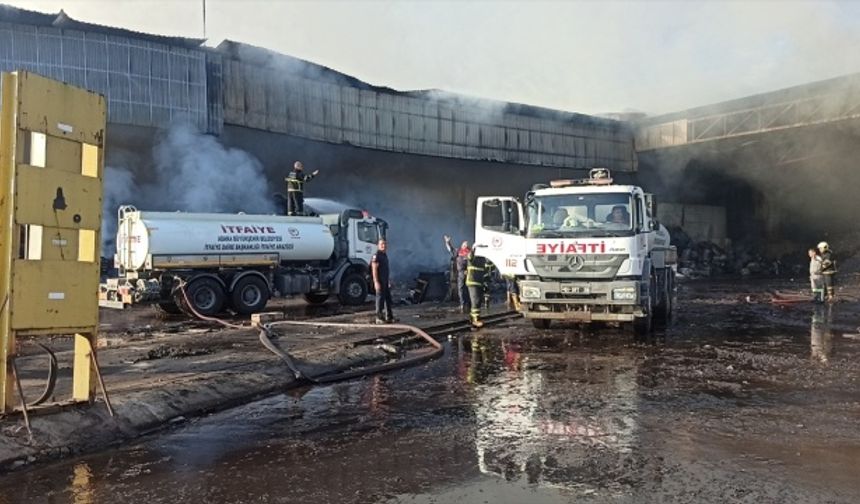 Geri dönüşüm fabrikasında çıkan yangını söndürme çalışmaları devam ediyor!