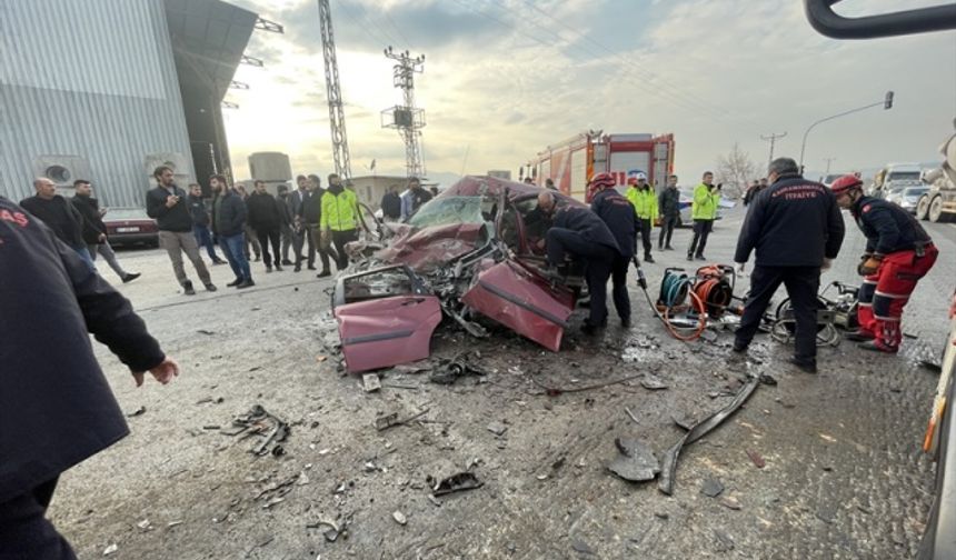 Kahramanmaraş'ta kamyon ile otomobil çarpıştı, 1 kişi öldü