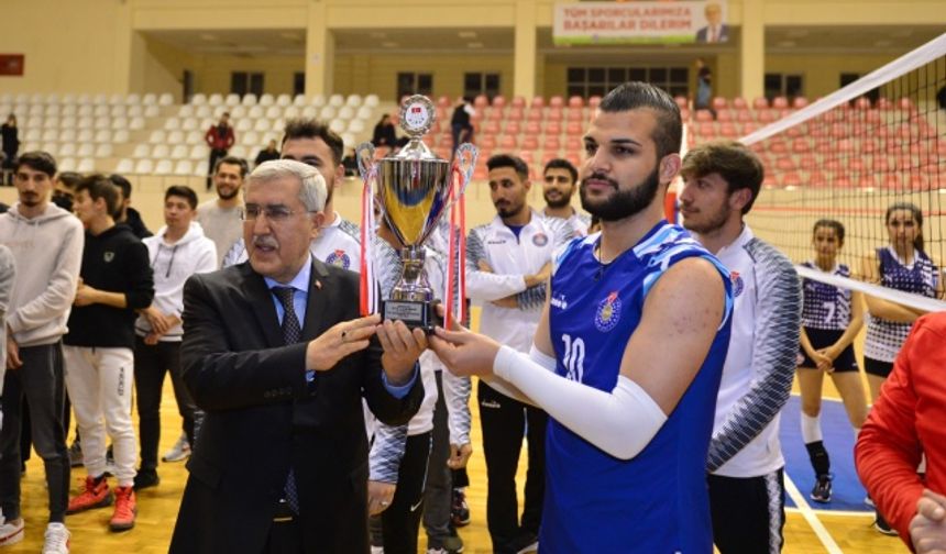 Voleybol Turnuvası'nda KSÜ madalyaların sahibi oldu!