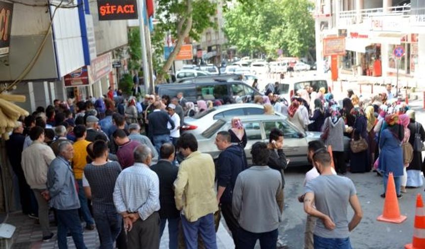 Kahramanmaraş'ta İŞKUR Önünde izdiham yaşandı