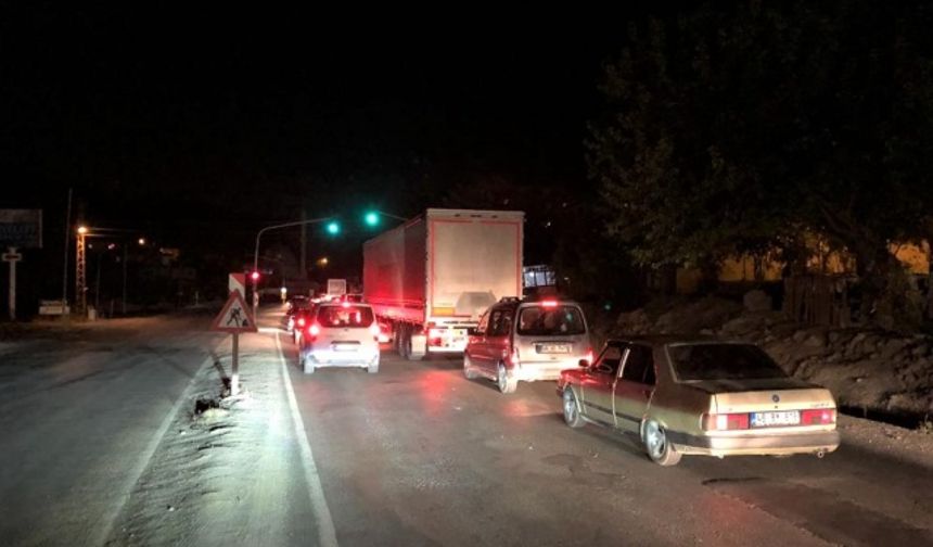 Kahramanmaraş'ta yol çalışması nedeniyle trafik kitlendi!