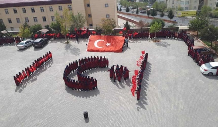 Kahramanmaraşlı Öğrencilerden Mehmetçiğe Ay Yıldızlı Destek