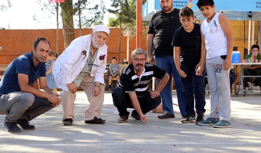 Çocukları teknolojinin zararlarından geleneksel oyunlarla koruyorlar