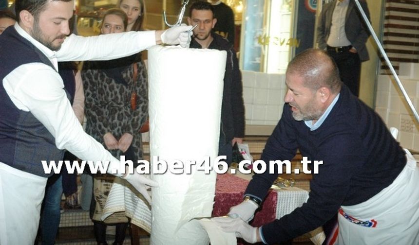 Maraş dondurması yemek için Bosna Hersek’ten geldiler