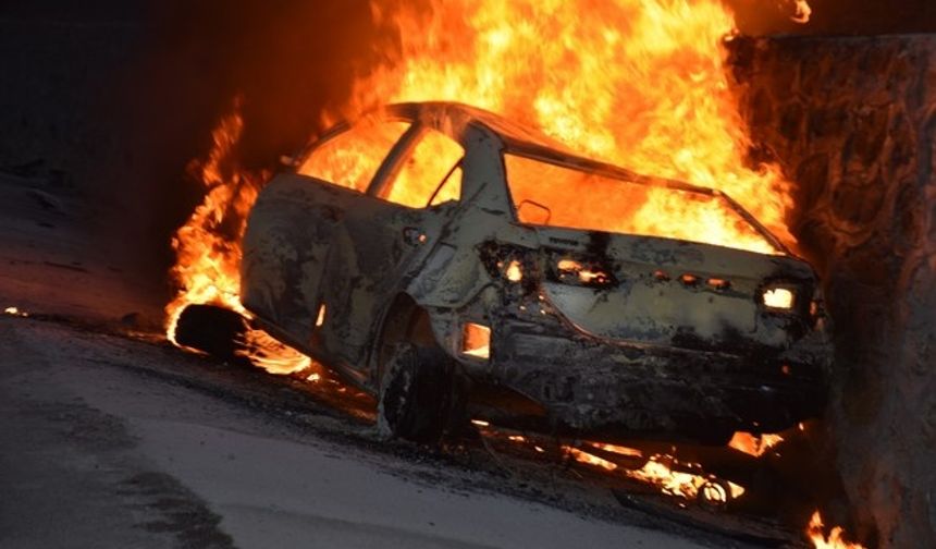 Tokat'ta alev topuna dönen otomobildeki 5 kişi yanarak can verdi