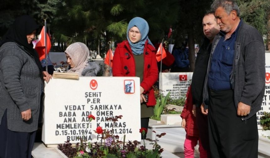 Kahramanmaraş Şehitliği'nde hüzünlü tören