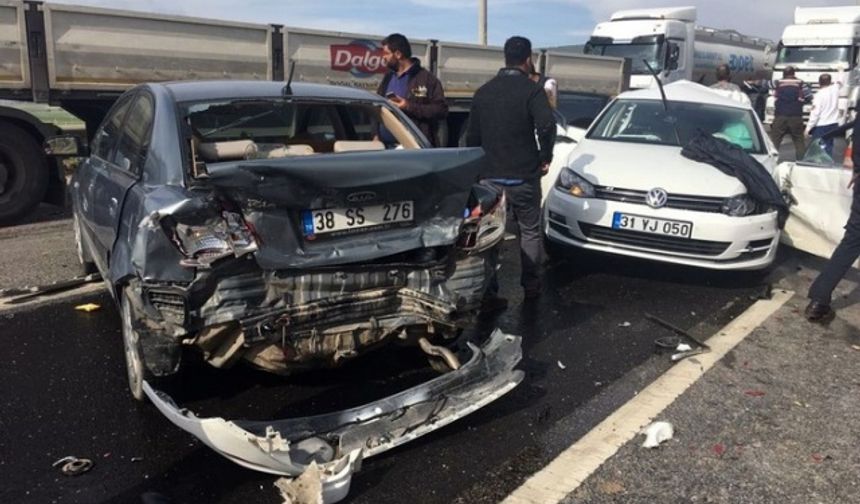 Kahramanmaraş'ta feci trafik kazası: 1 ölü, 17 yaralı