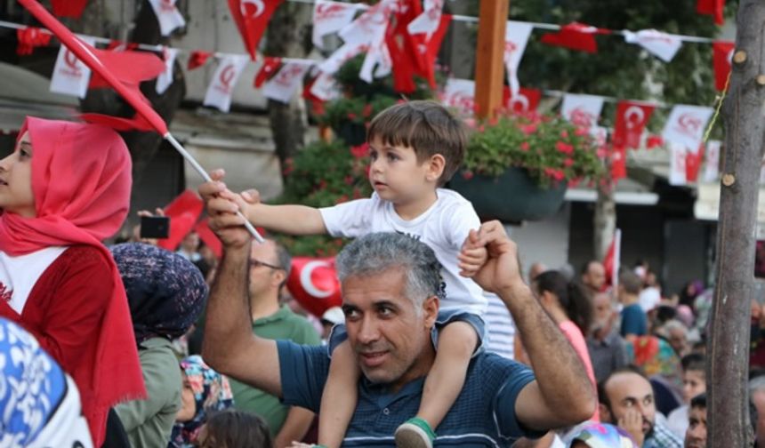 Kahramanmaraş’ta binler Demokrasi Meydanı’nda buluştu