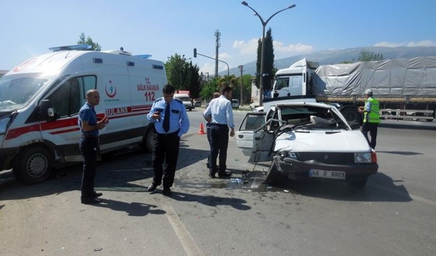 Kahramanmaraş'ta Ambulans ile Otomobil Çarpıştı! 1 ölü 3 yaralı