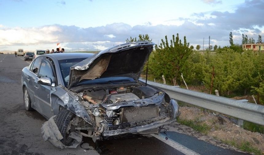 Elbistan'da trafik kazası! 3 yaralı