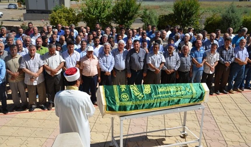 41 YERİNDEN BIÇAKLANARAK ÖLDÜRÜLEN ESRA ADIGÜZEL TOPRAĞA VERİLDİ