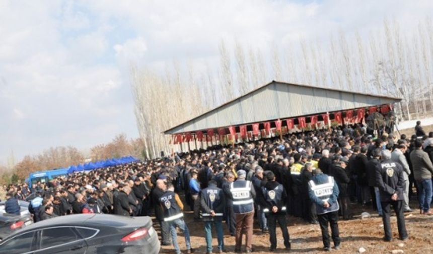 Fırat Kalkanı şehidi, Uzman Çavuş Mehmet Şahin son yolculuğuna uğurlandı