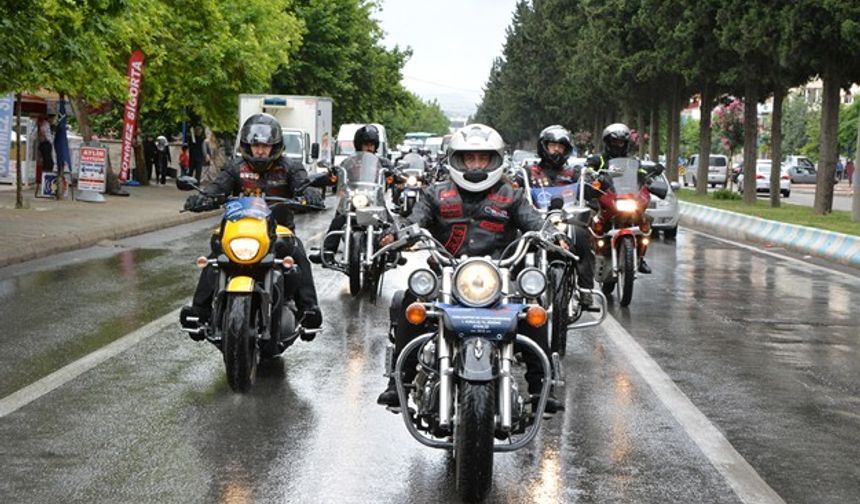 Motosiklet Tutkunları Dulkadiroğlu Yollarında