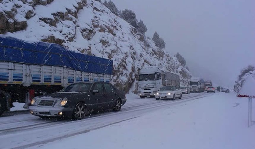 Püren Geçidi'nde 7 km kuyruk