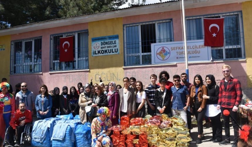 Şefkat Elçileri Topluluğu'ndan öğrencilere dev yardım