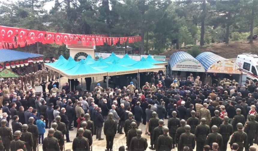 Şehit Astsubay Başçavuş Mehmet Demir, son yolculuğuna uğurlandı!