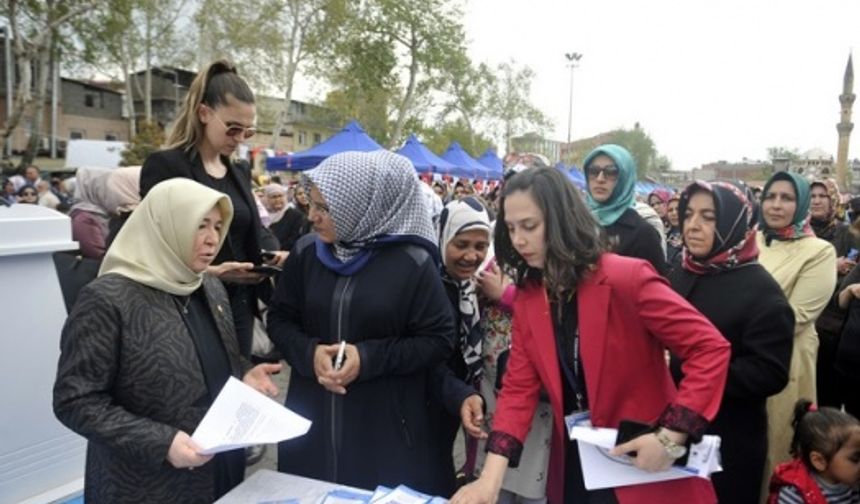 Kadınlar el emekleriyle mikrofinans kermesi açtı