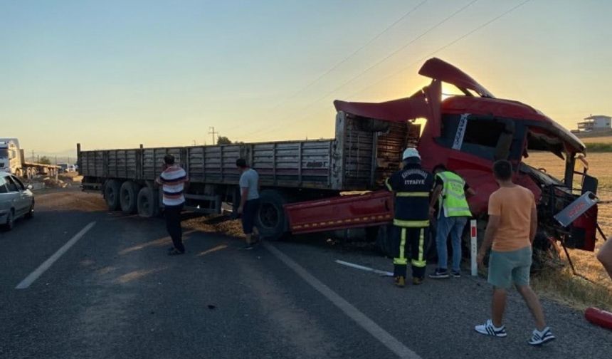 Kahramanmaraş’ta tır ile traktör çarpıştı: 3 yaralı