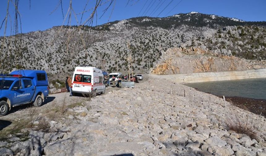 Santralde çalışan 2 kişi gölette ölü bulundu