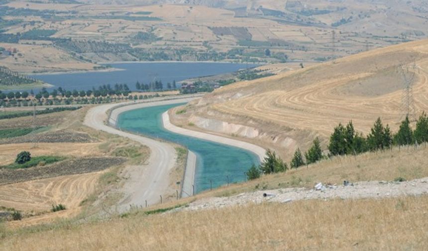 Ceyhan Nehri'nin suyu verimli arazilerle buluştu