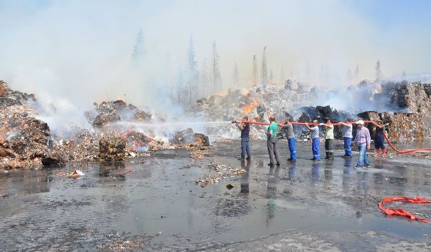 Kahramanmaraş'ta kağıt fabrikasında yangın