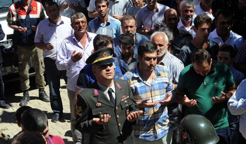 Şehit Uzman Erbaş Ahmet Bıçakcı'nın cenazesi, Kahramanmaraş'ın Andırın ilçesinde toprağa verildi