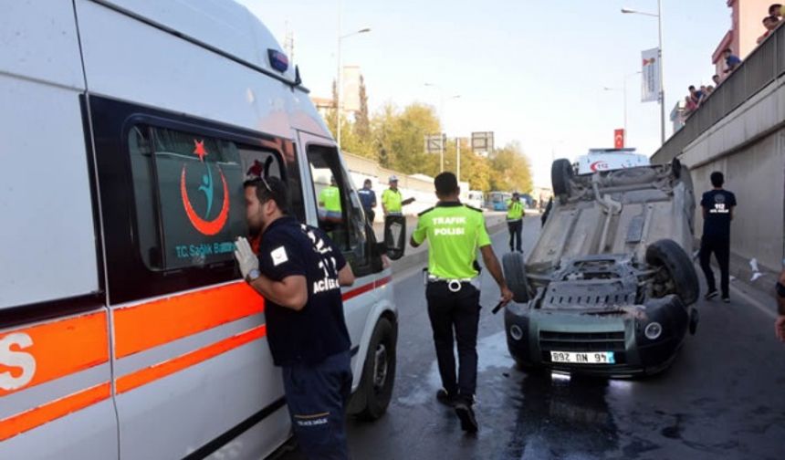 Kahramanmaraş'ta Hafif ticari araç takla attı: 5 yaralı