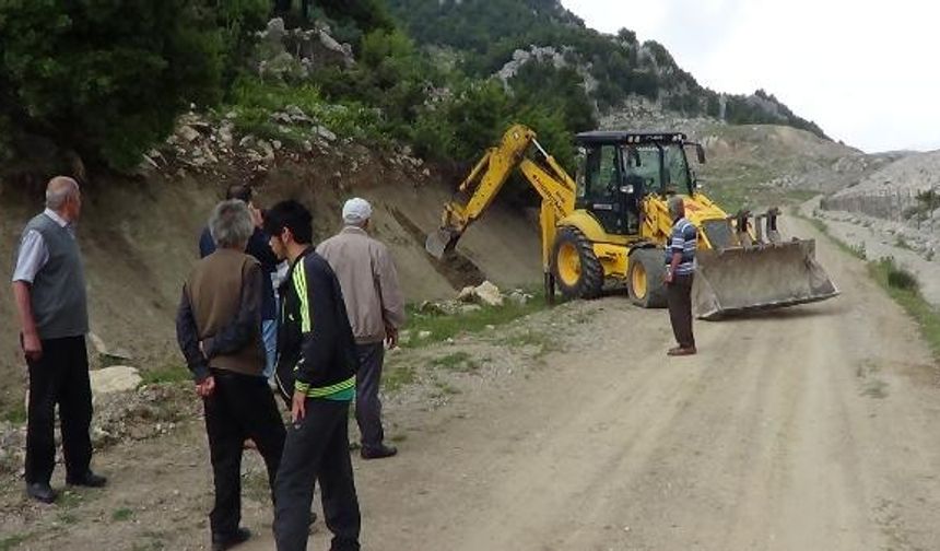 İstimlak parasını almayınca kepçeyle baraj yolunu kapattılar