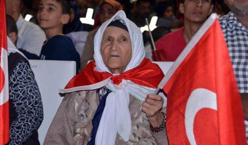 15 Temmuz'da 106 yaşında demokrasi nöbetine katıldı