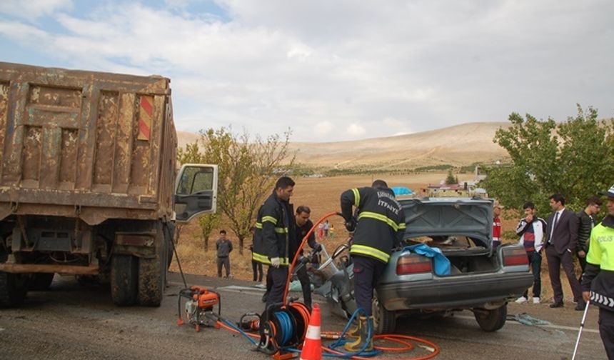 Kahramanmaraş'ta otomobille hafriyat kamyonu çarpıştı: 1 ölü