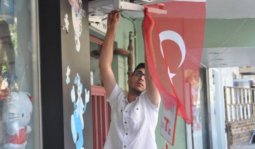 MHP ve Ülkü Ocakları teşkilatı üyelerinden Kahramanmaraş halkına Türk Bayrağı!