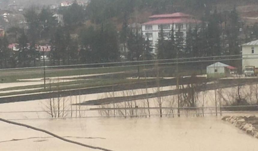 Kahramanmaraş'ta son günlerde etkili olan sağanak yağış nedeniyle evler ve tarım arazileri zarar gördü