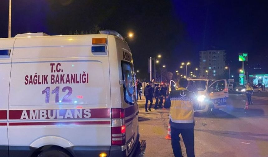 Kahramanmaraş'ta kaçan otomobilin çarptığı ekip otosundaki 1 polis yaralandı