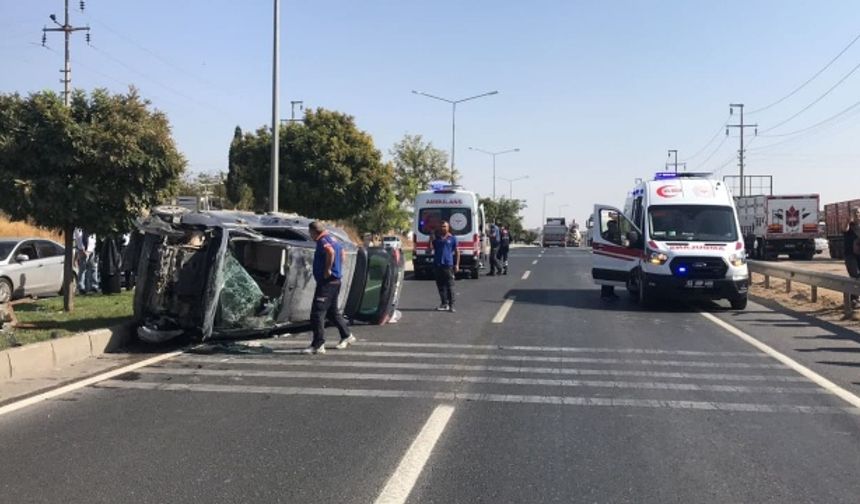 Adıyaman'da otomobille çarpışan hafif ticari araç yan yattı: 5 yaralı