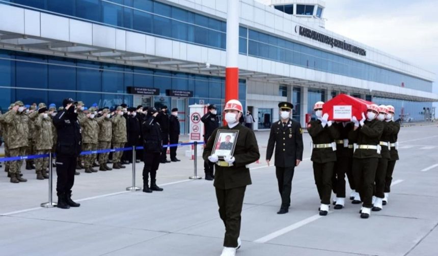 Şehit Teğmen Murat Alyakut, Kahramanmaraş'ta son yolculuğuna uğurlandı