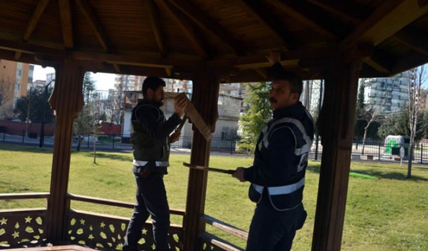 Polis, parkta yaptığı aramada pala ve bıçak buldu