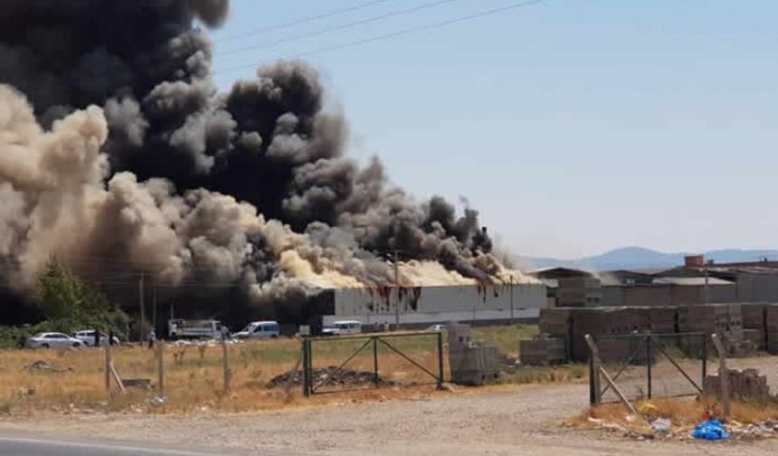 Kahramanmaraş'ta Tekstil Fabrikası'nda Yangın