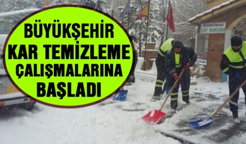 Kahramanmaraş Büyükşehir ekipleri kar temizleme çalışmalarına başladı