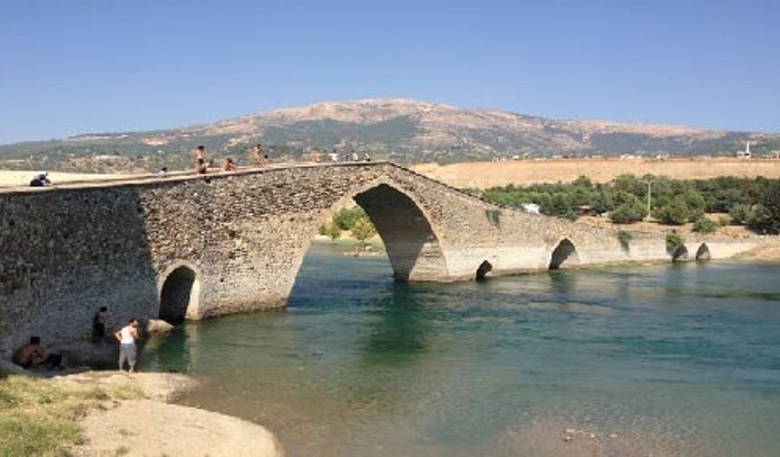 Kahramanmaraş Ceyhan Köprüsü'nden Tehlikeli Atlayış