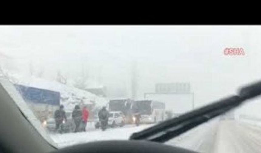 Kahramanmaraş-Kayseri yolu ulaşıma kapandı binlerce araç yolda kaldı