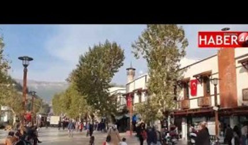 Kahramanmaraş'taki hoparlörlerden Sezai Karakoç'un Ey Sevgili şiiri dinletildi