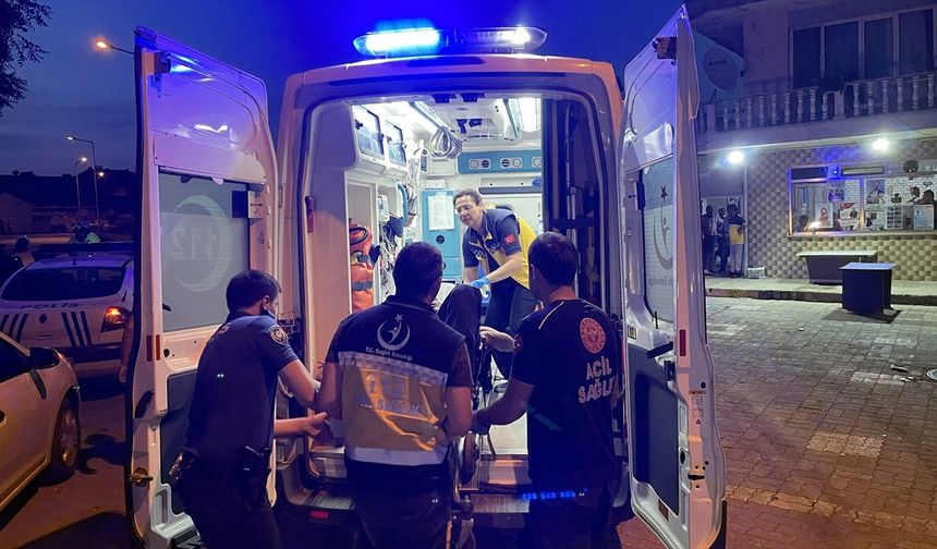 EDİRNE - Mahallede gerginliğe neden olan kavgada 2 kişi yaralandı