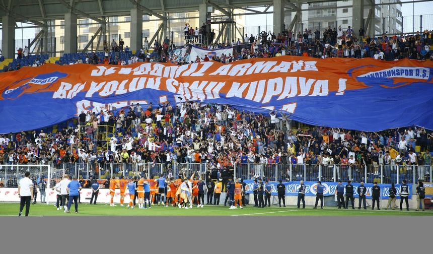 TFF 2. Lig'e yükselen İskenderunspor kupasını aldı