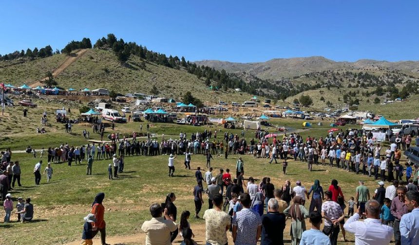 Kahramanmaraş ‘Çağlayancerit’ şenliğinde stres attı