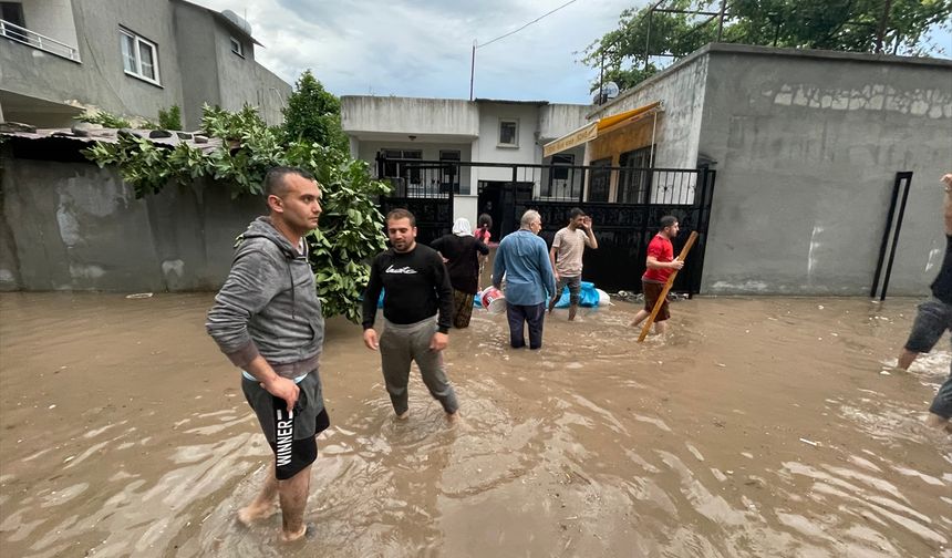 Osmaniye'de sağanak nedeniyle ev ve iş yerlerini su bastı