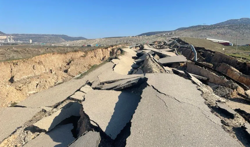 Kahramanmaraş'ta Depremde Bazı Köy Yolları Yok Oldu!