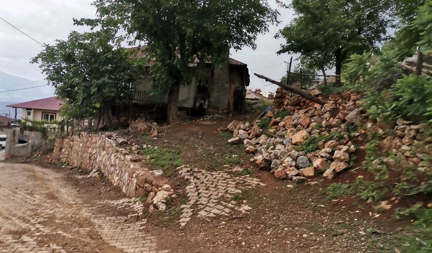 Kahramanmaraş'ta Deprem Sonrası Kayaların Düştüğü Mahalle Koruma Altında!